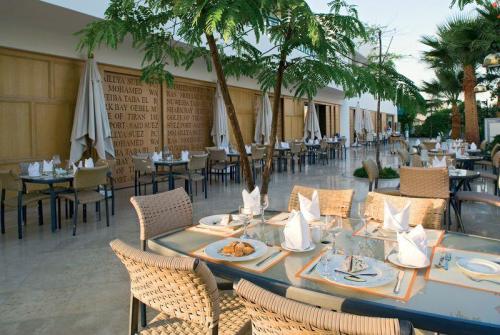 9 фото отеля Novotel Beach 5* 