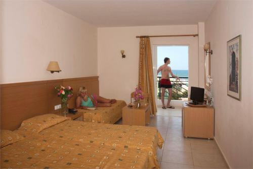 19 фото отеля Astir Beach 4* 