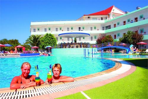 4 фото отеля Bayside Katsaras Hotel 4* 