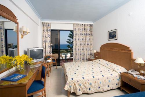 7 фото отеля Blue Horizon Palm Beach Hotel & Bungalows 4* 