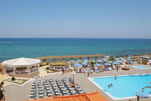 12 фото отеля Europa Beach 4* 