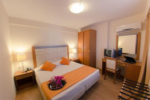 29 фото отеля Faedra Beach Agios Nikolaos 4* 