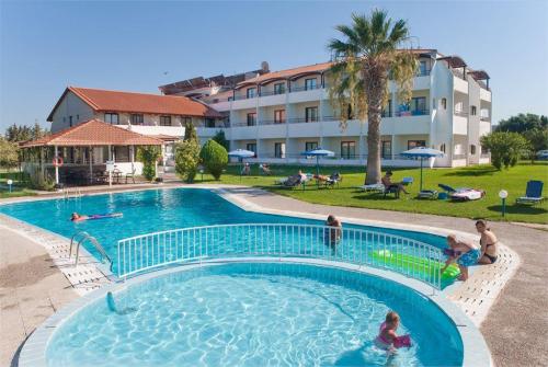 3 фото отеля Family World Aqua Beach Matoula Complex 4* 