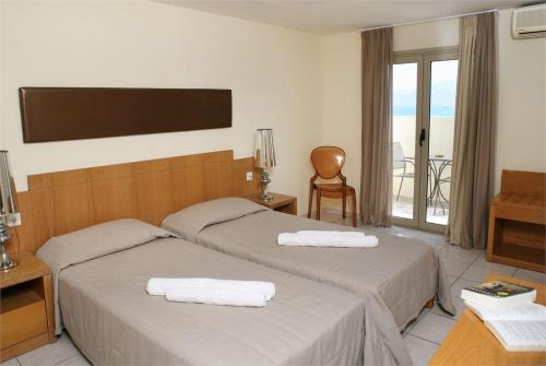 30 фото отеля Golden Beach Hersonissos 4* 