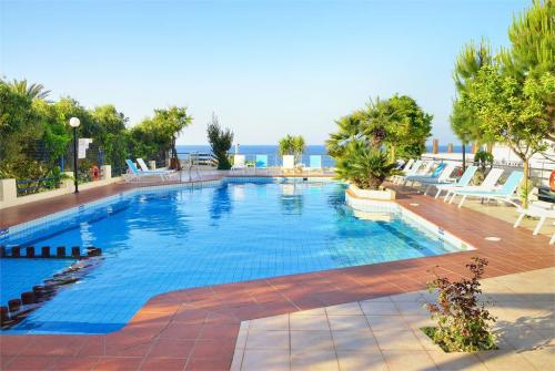 39 фото отеля Golden Beach Hersonissos 4* 