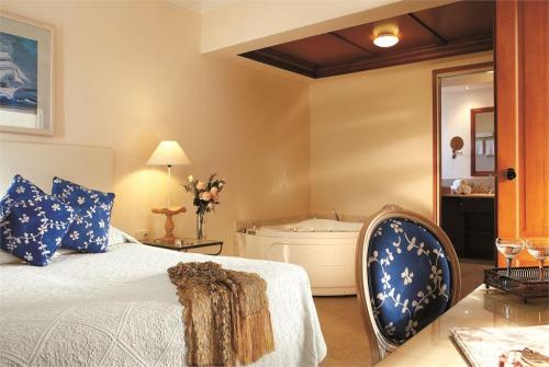 24 фото отеля Grecotel Marine Palace Suites 4* 