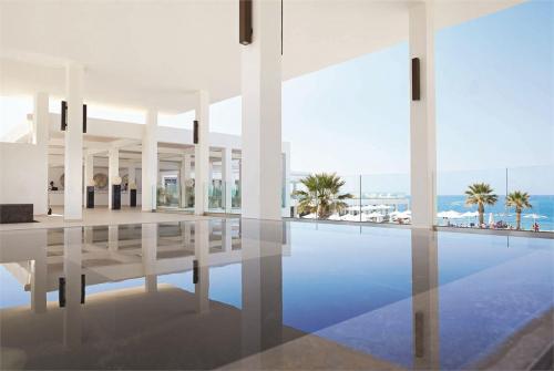 2 фото отеля Grecotel White Palace Luxury Resort 5* 