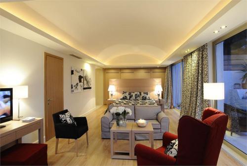 34 фото отеля Knossos Beach Bungalows & Suites 4* 