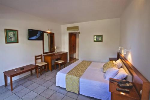 9 фото отеля Kyknos Beach Hotel & Bungalows 4* 