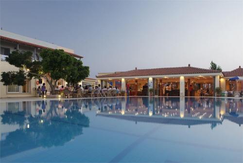 2 фото отеля Lavris Htl & Bungalows 4* 