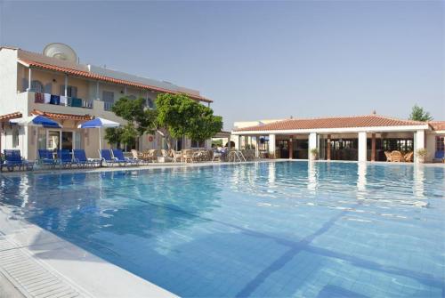 4 фото отеля Lavris Htl & Bungalows 4* 