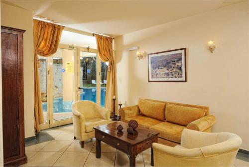 24 фото отеля Lefteris Hotel Apartments 2* 