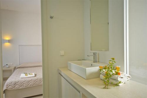 18 фото отеля Maravel Htl Apts 4* 