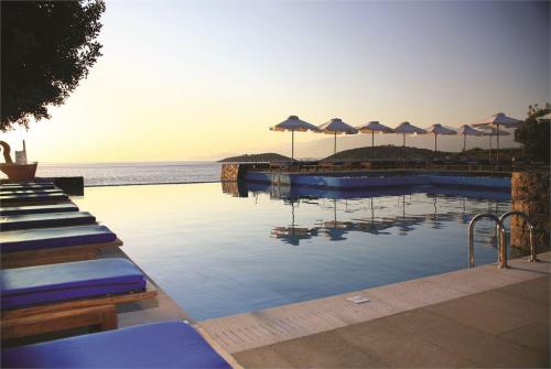 14 фото отеля St Nicolas Bay Resort Hotel & Villas 5* 