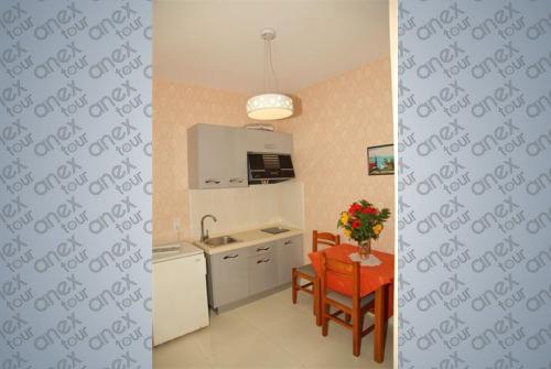 19 фото отеля Tsalos Beach Apartments апарт 