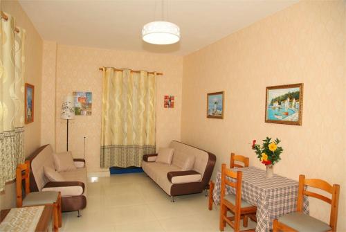 24 фото отеля Tsalos Beach Apartments апарт 