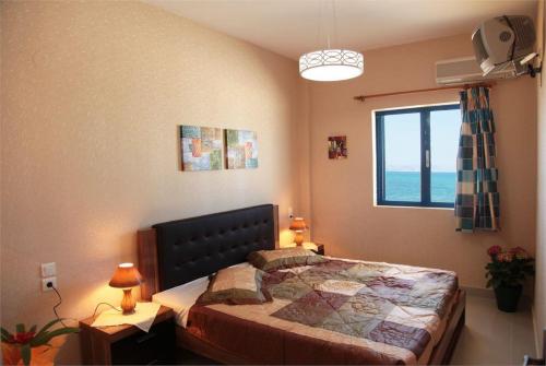 53 фото отеля Tsalos Beach Apartments апарт 