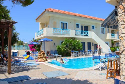 7 фото отеля Tsalos Beach Apartments апарт 