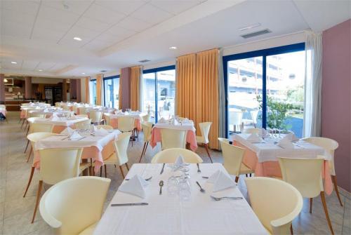 17 фото отеля Medplaya Piramide Salou 4* 