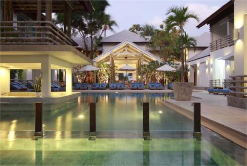 2 фото отеля Ramada Phuket Southsea 4* 