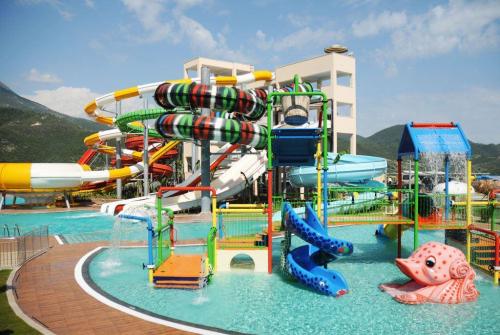 45 фото отеля Goldcity Tourism Complex 5* 