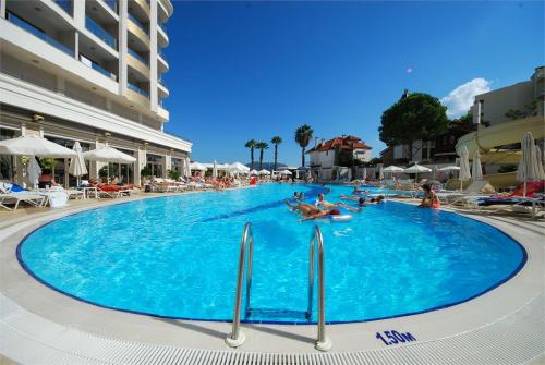 5 фото отеля Golden Rock Beach Hotel 5* 