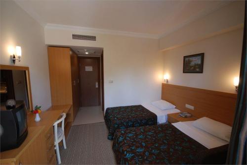 27 фото отеля Perdikia Beach Hotel 3* 