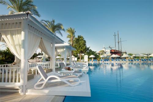 34 фото отеля Titanic Beach Lara 5* 